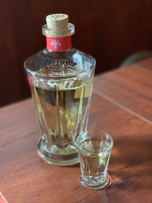 1 Mezcal Delirio de Oaxaca Reposado