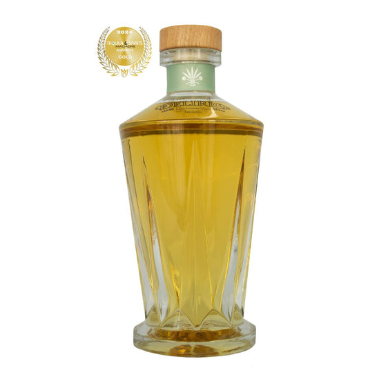 1 Mezcal Delirio de Oaxaca Añejo